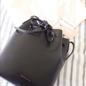 Mansur Gavriel mini bucket black/flamma